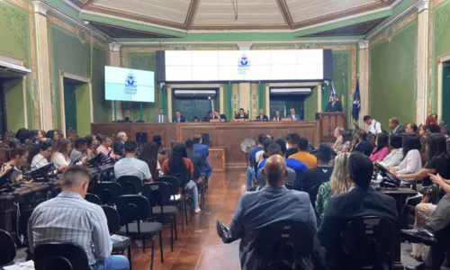 
				
					Câmara de Salvador concede título de cidadão a Jânyo Diniz
				
				