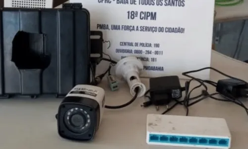 
				
					Câmera que seria usada por criminosos para monitorar rua é apreendida em Salvador
				
				