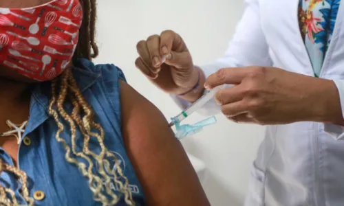 
				
					Confira o esquema de vacinação contra Covid-19 na segunda-feira (05), em Salvador
				
				