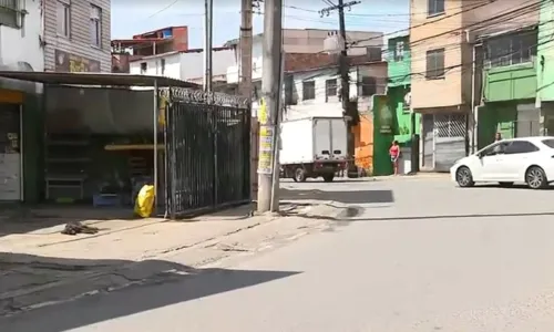 
				
					Homem é morto a tiros no bairro de Tancredo Neves, em Salvador
				
				