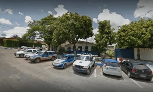 
				
					Três morrem e dois ficam feridos em ataque a tiros dentro de bar na Bahia
				
				