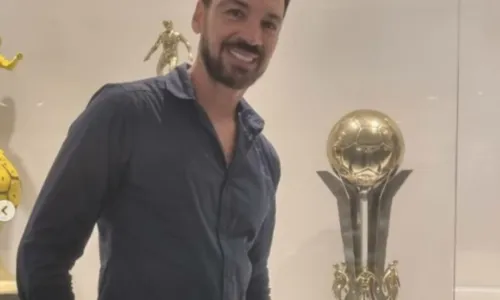 
				
					'É possível ser gay e ganhar muitos títulos', diz ex-goleiro Emerson, ídolo do Bahia
				
				
