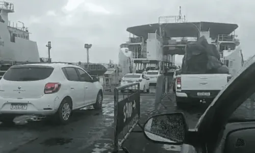 
				
					Ferry-boat apresenta falha e passageiros e carros são retirados da embarcação em Salvador
				
				