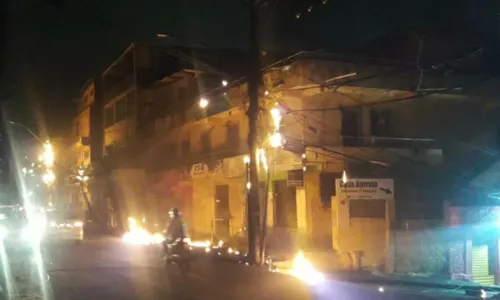 
				
					Fiação pega fogo no bairro de Sussuarana e assusta moradores
				
				