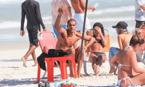 
				
					Marcello Melo Jr. curte praia da Barra da Tijuca no Rio de Janeiro; veja fotos
				
				