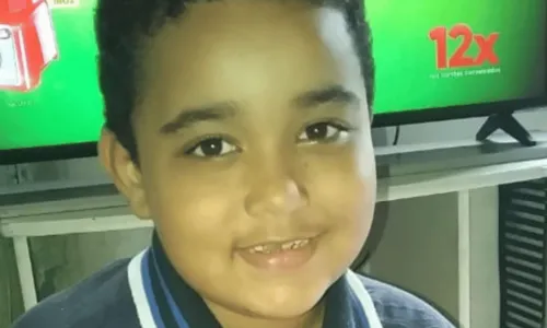 
				
					'Os planos do meu filho, os sonhos, tudo foi jogado no lixo', diz mãe de garoto de 10 anos morto por bala perdida em Jauá
				
				