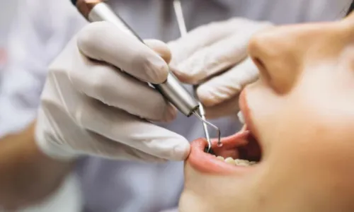 
				
					Faculdade oferece serviços odontológicos gratuitos em Salvador
				
				