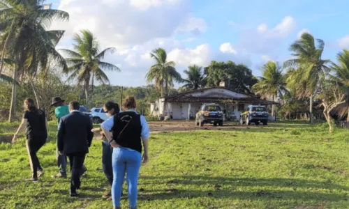 
				
					Operação resgata casal em situação análoga à escravidão e  prende fazendeiro na Bahia; vítimas pagavam por comida vencida e eram  ameaçadas
				
				