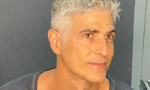 
				
					Eternamente galã: Reynaldo Gianecchini passa por procedimento de rejuvenescimento facial aos 49 anos
				
				