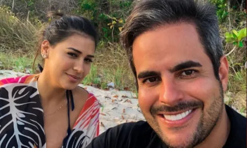 
				
					Kaká Diniz, marido de Simone, diz que cantora será a número um do Brasil: 'Ela já tem brilho'
				
				