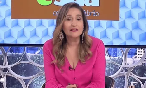 
				
					Internada com pneumonia, Sonia Abrão agradece carinho de apresentadoras: 'Obrigada por tudo'
				
				