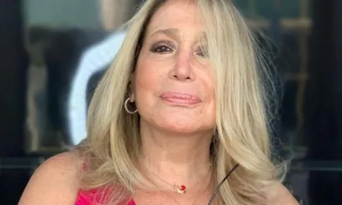 
				
					Susana Vieira recebe alta médica após internação para tratar sequelas da Covid: 'Muito feliz'
				
				