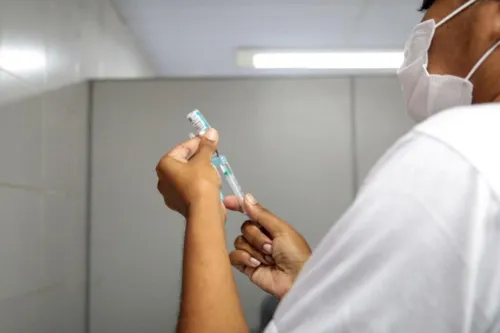 
				
					Covid-19: técnicos pedem vacinas para impedir que variantes sofram mutações
				
				