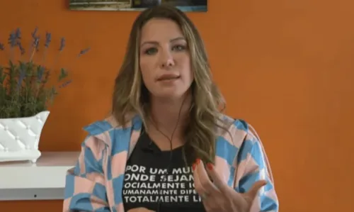 
				
					Bárbara Coelho diz que motorista de aplicativo tentou dopá-la: 'Comecei a passar mal'
				
				