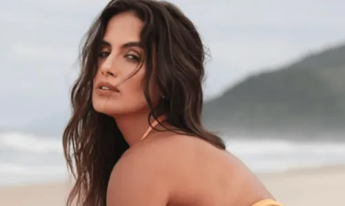 
				
					Carol Peixinho faz topless em clique e web reage: 'Sem condições'
				
				