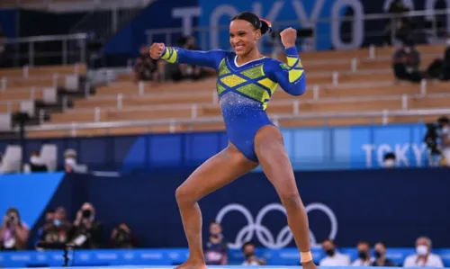 
				
					Mundial: Rebeca Andrade leva medalha de bronze no solo e se despede de 'Baile de Favela'
				
				