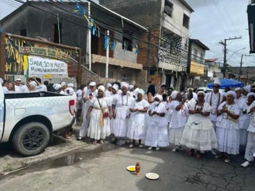 
				
					Fiéis e representantes de religiões de matriz africana marcham em protesto contra racismo e intolerância na RMS
				
				