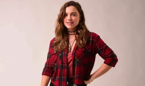 
				
					Alice Wegmann festeja protagonista popular em ‘Rensga Hits’, que deu a ela também um grande amor: 'Vontade de partilhar'
				
				