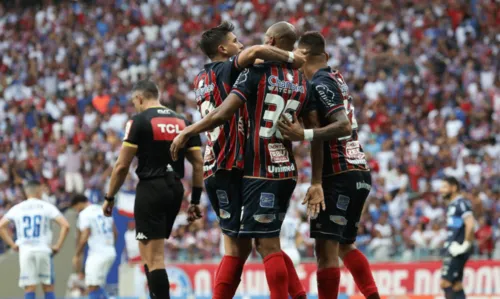 
				
					Com apoio da torcida, Bahia vence CSA e assume vice-liderança da série B
				
				