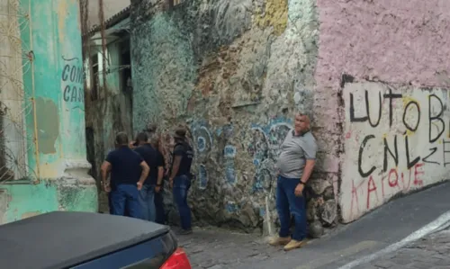 
				
					Vídeo mostra momento em que garota é morta na frente da mãe e da irmã durante assalto em Salvador
				
				