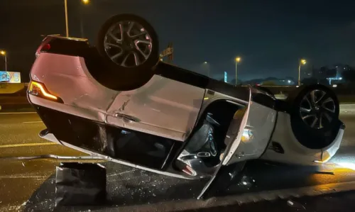 
				
					Paula Fernandes e namorado ficam feridos após carro capotar em São Paulo: 'Nós renascemos'
				
				