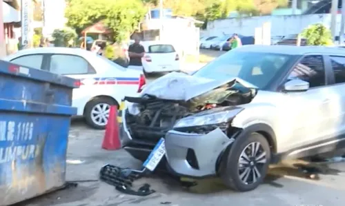 
				
					Batida na Avenida Garibaldi atinge caixa coletora da Limpurb e dois carros
				
				