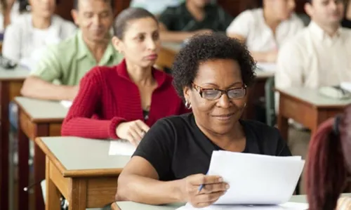 
				
					UFRB oferta 251 vagas para graduação e pós graduação para público acima e 45 anos
				
				