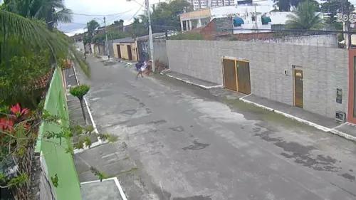 
				
					Mulher é espancada durante assalto em Lauro de Freitas; veja vídeo
				
				