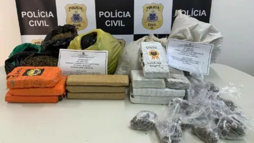 
				
					Policiais apreendem 30 quilos de maconha em imóvel em Sussuarana
				
				