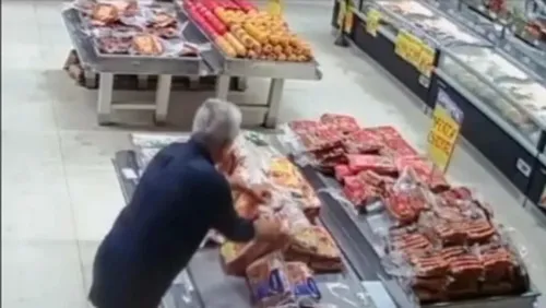 
				
					Homem é flagrado roubando 120kg de carne em supermercado no extremo sul da Bahia 
				
				