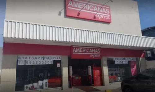 
				
					Dupla armada invade loja em Stella Maris, bairro de Salvador
				
				