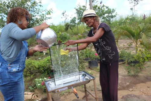 
				
					Baiana recebe prêmio internacional com projeto que trata água de cisterna usando luz do sol
				
				