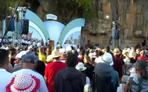 
				
					Romaria de Bom Jesus da Lapa se torna patrimônio imaterial e reúne milhares de fiéis; confira a programação
				
				