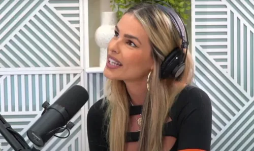 
				
					Yasmin Brunet fala da exposição da vida pessoal e cita baixa autoestima: 'É muito difícil, é muita pressão'
				
				