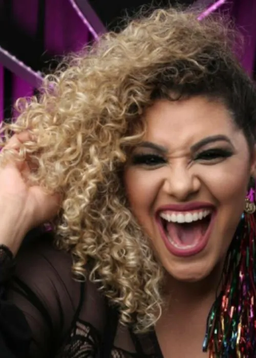 
				
					Dentista é condenado a pagar indenização por danos morais à cantora Aila Menezes
				
				