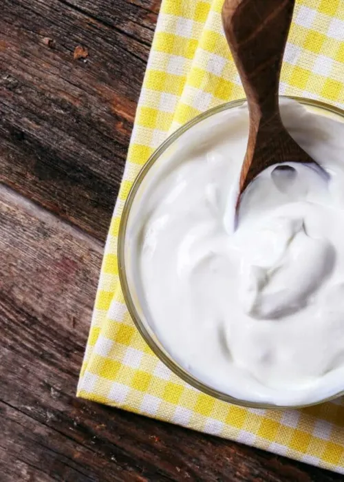 
				
					Aprenda a fazer três iogurtes em casa
				
				