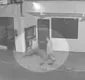 
                  Vídeo: idoso é atacado com soco no rosto e desmaia ao caminhar em rua de Itabuna, na Bahia