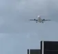 
                  Vídeo: avião arremete em aeroporto no sul da Bahia por causa de ventos fortes