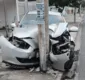 
                  Carro bate em poste e duas pessoas ficam feridas no bairro da Pituba, em Salvador