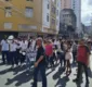 
                  Grupo protesta no centro de Salvador um dia após garota ser morta em assalto