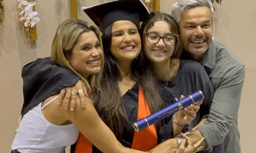 Giulia Costa, filha de Flávia Alessandra e Marcos Paulo, se forma em cinema