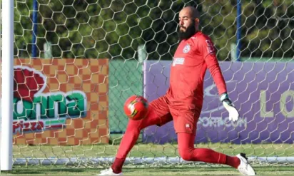 
		Danilo Fernandes vai passar por cirurgia no joelho e ficará fora por oito meses