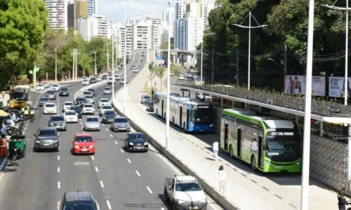 
				
					Operação de teste do BRT de Salvador começa nesta sexta-feira
				
				
