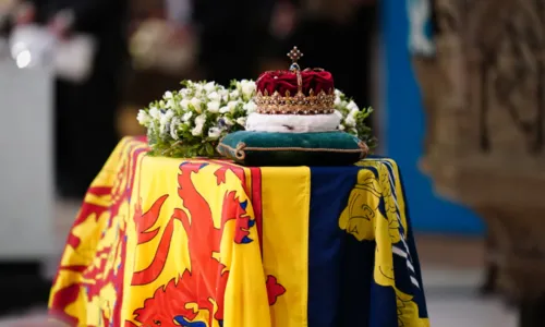 
				
					Rei Charles III lidera procissão com corpo de da rainha Elizabeth II e discursa ao parlamento pela 1ª vez
				
				