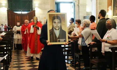 
				
					Relíquia e quadro da Beata Lindalva Justo de Oliveira seguem peregrinação em paróquias de Salvador
				
				
