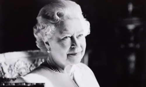 
				
					Governo decreta luto oficial de três dias por morte da rainha Elizabeth II
				
				