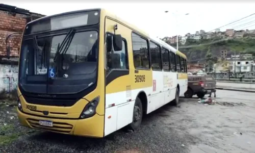
				
					Homens são presos após assalto a ônibus com facão no Subúrbio Ferroviário de Salvador
				
				