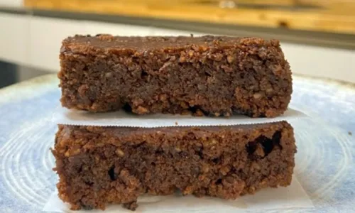
				
					'Pra ninguém botar defeito': aprenda a preparar um brownie sem farinhas brancas e açúcar
				
				