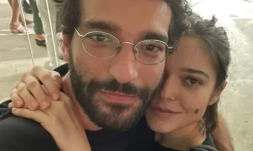 
				
					Humberto Carrão surge abraçadinho com atriz após fim do casamento: 'Nos conhecendo'
				
				