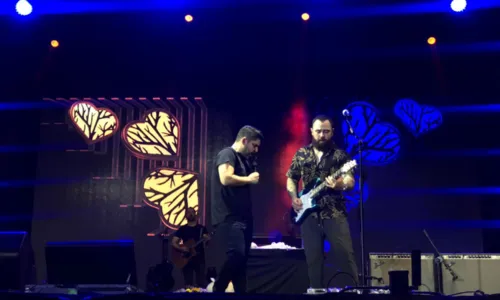 
				
					Fã joga CNH no palco do Salvador Fest 2022 durante show de Jorge e Mateus e surpreende: 'Jorge Mateus o nome dele'
				
				